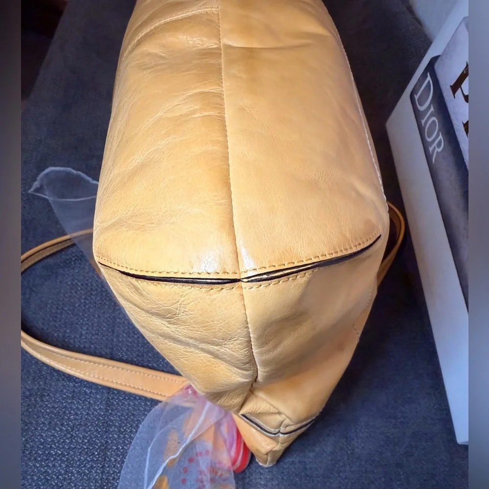 Coach Poppy Sunflower Buttercream Large Glam Tote No. C1294-19002 - Picture 5 of 11